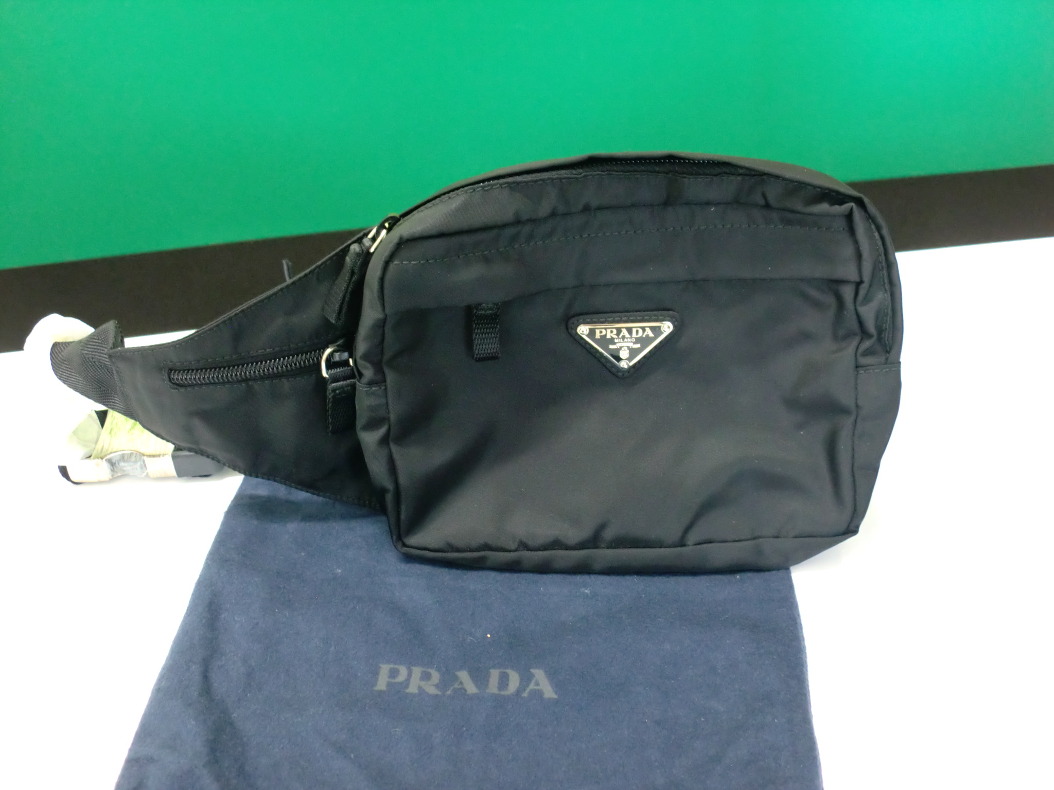 PRADA プラダ  三角プレート ウエストポーチナイロン V210  